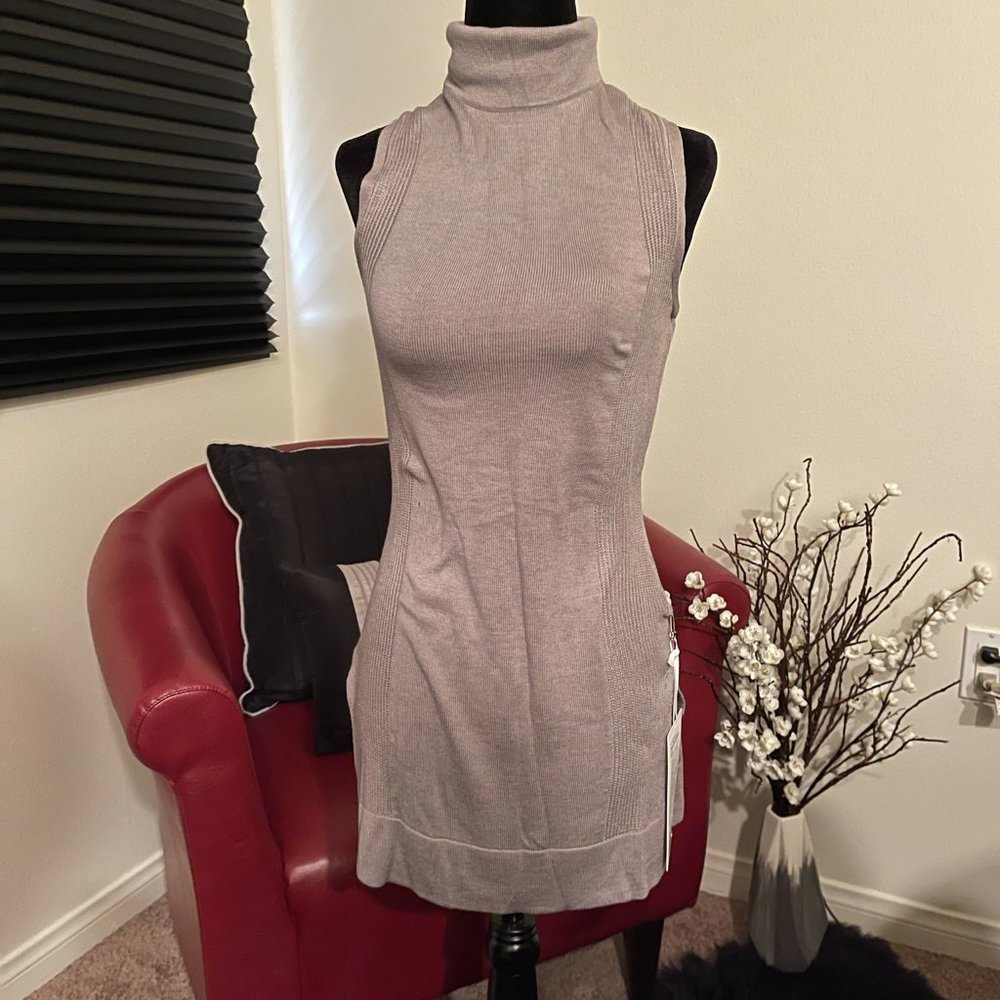 NWT Lululemon Travel the Distance Tunic SIZE 2 - Picture 4 of 8